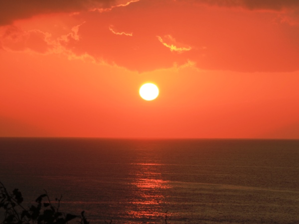 海の別邸ふる川から見える今日の朝日～平成27年10月10日