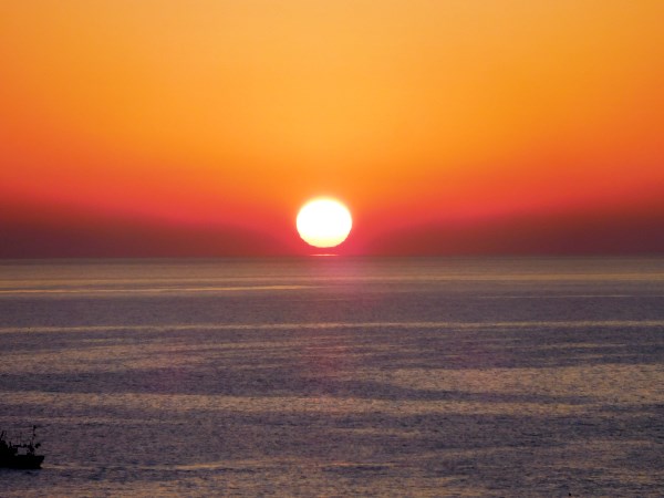 海の別邸ふる川から見える今日の朝日～平成27年10月16日